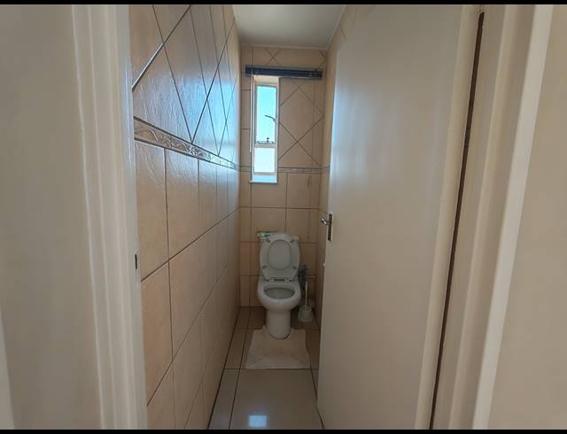 2 BEDROOM APARTMENT FOR SALE IN ESSENWOOD